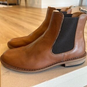 Men's Huckberry Astorflex Bitflex Chelsea Boot Men's Size EU42 - US 9 - 9.5 Tan